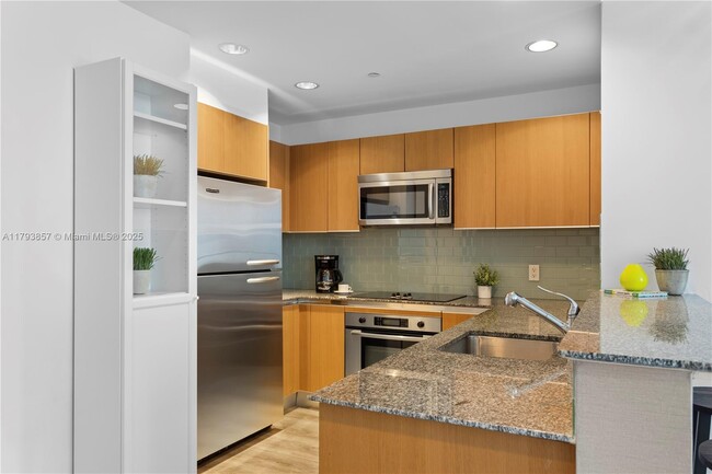 Building Photo - 1050 Brickell Ave