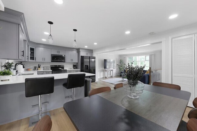 Building Photo - 5912 36th Ave