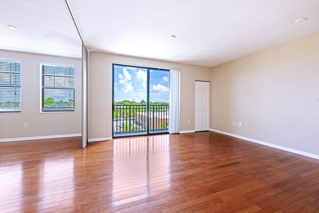 Building Photo - 511 Lucerne Ave