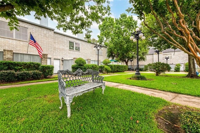 Building Photo - 368 Wilcrest Dr