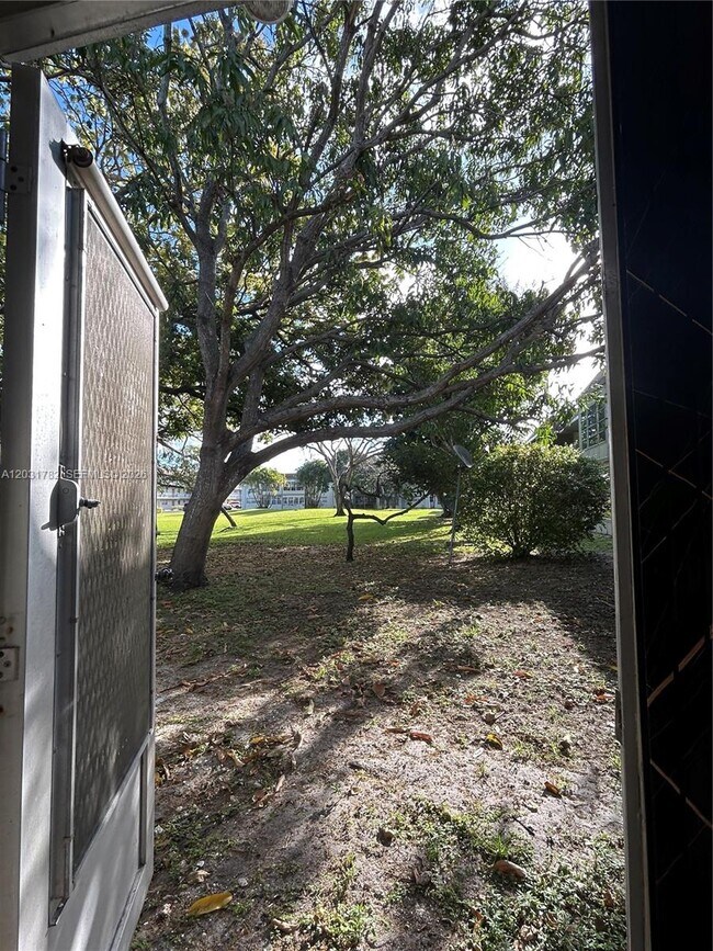 Building Photo - 609 S State Rd 7