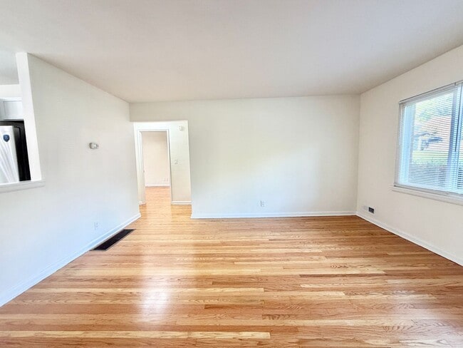 Building Photo - 2724 Riedling Dr