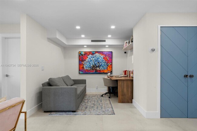 Building Photo - 1121 Crandon Blvd