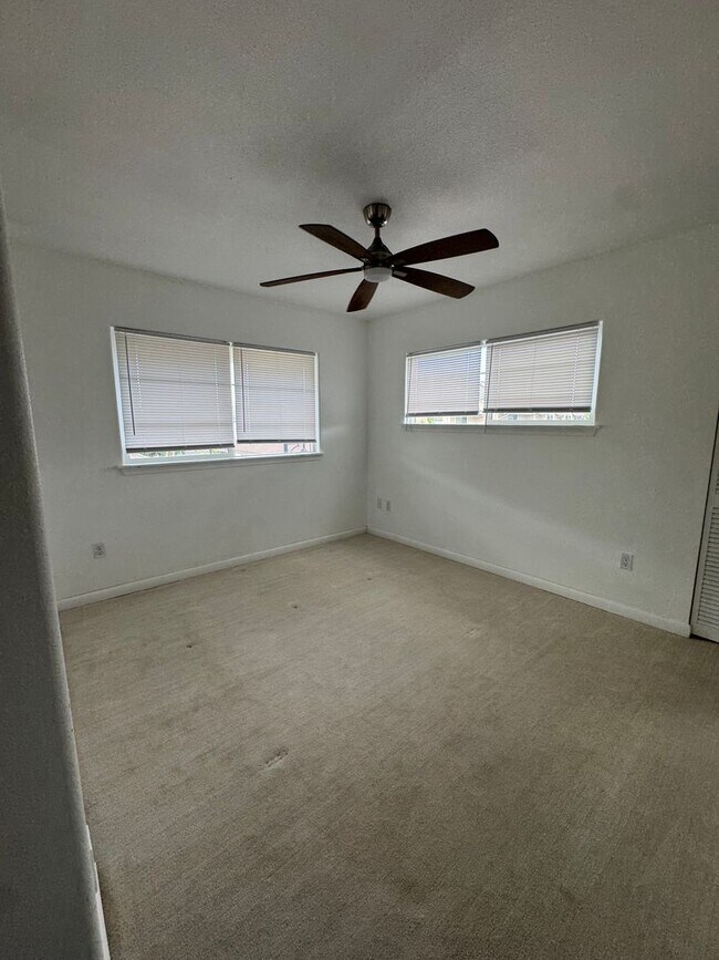 Building Photo - 466 Kunehi St