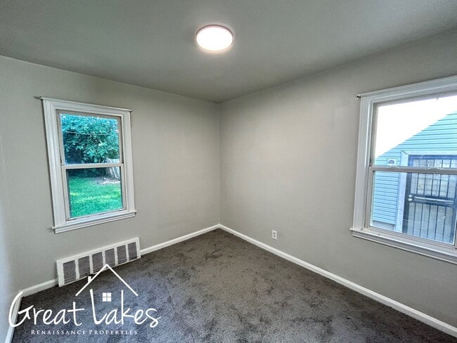 Building Photo - Charming 3 Bedroom 1 Bathroom now availabl...