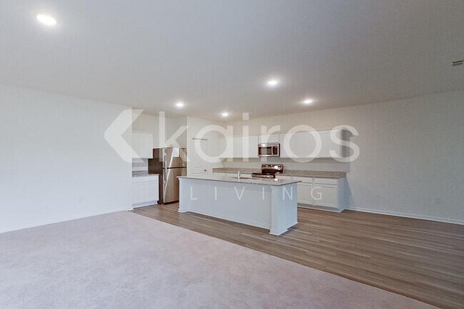 Building Photo - 653 Castillo Dr