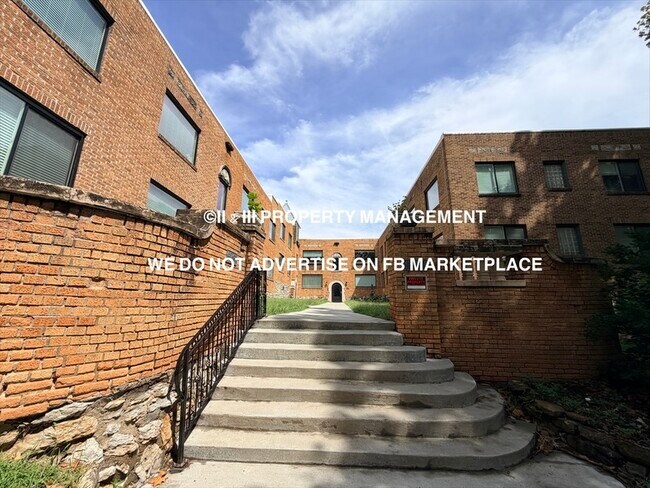 Building Photo - 4511 Roanoke Pkwy