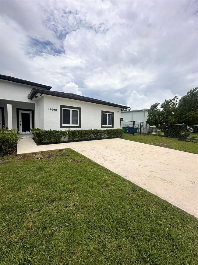 Primary Photo - 12090 SW 213th St