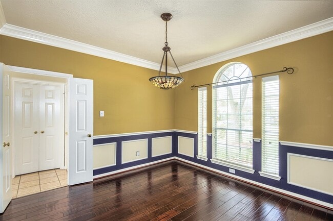 Building Photo - 6219 Surfside Ln