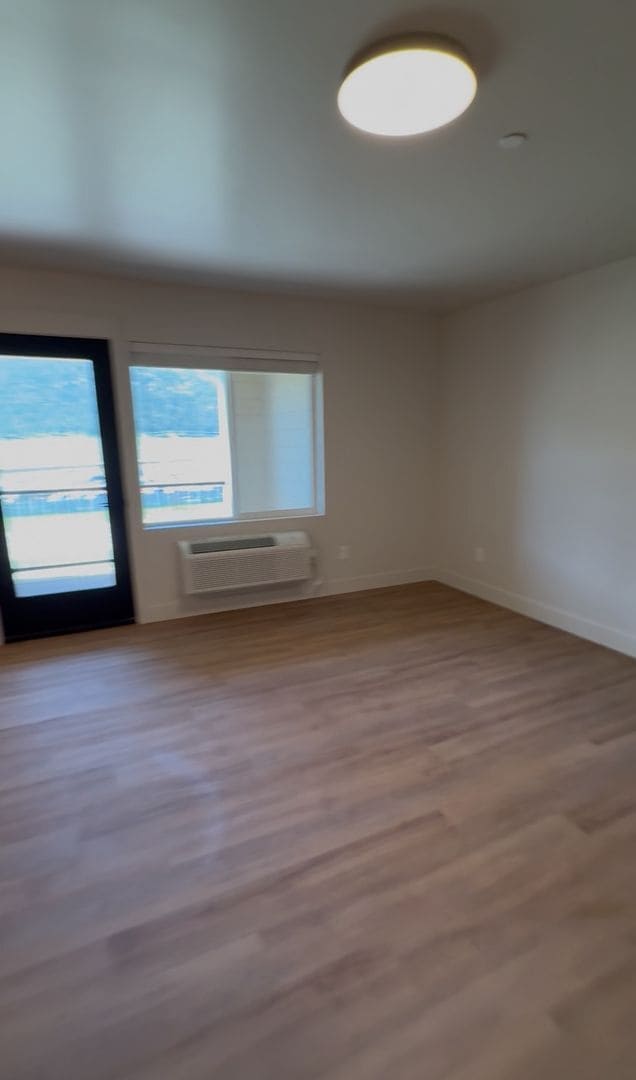 Building Photo - 1 bed 1 bath Modern Apartment - 916 sqft (First month HALF off)