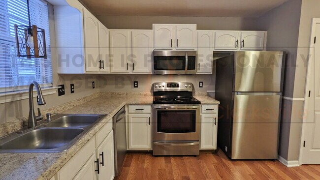 Building Photo - 1042 Waterford Cir