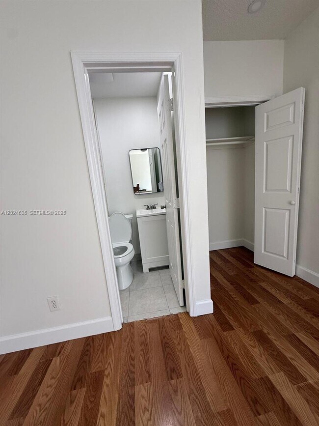 Building Photo - 531 SW 89th Ct