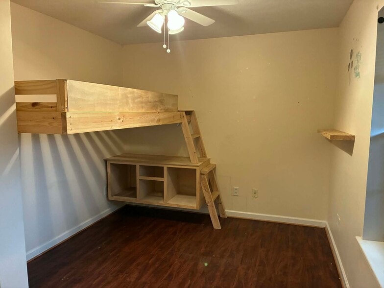 Building Photo - 71 Rosebud Cir