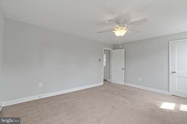 Building Photo - 1072 River Bay Rd