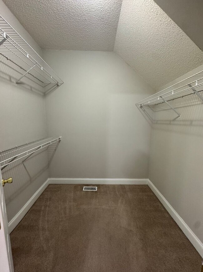 Building Photo - Great 3br House (plus Bonus Room) in East Athens!