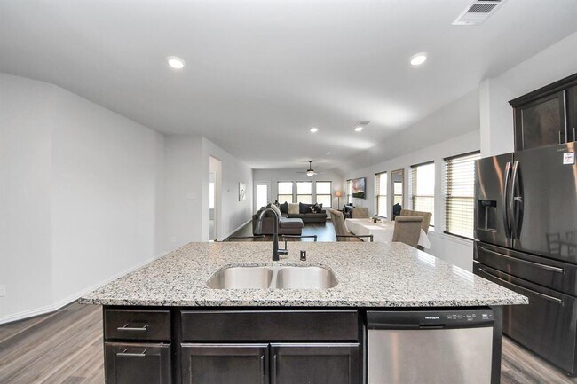 Building Photo - 7009 Terra Ln