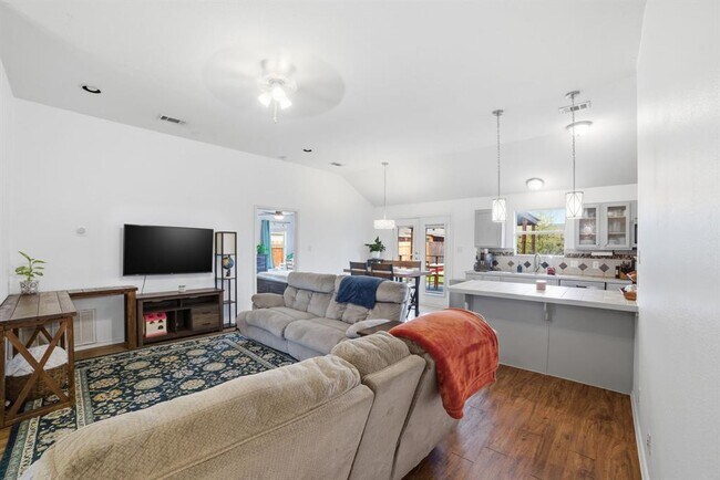 Building Photo - 411 Copper Ln