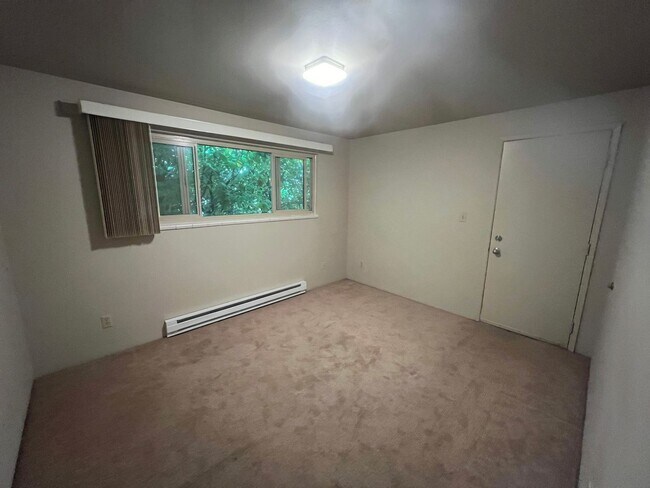 Building Photo - Spacious Fremont 2BR/1BA, split level with private balcony, recently remodeled kitchen!