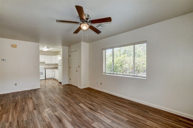 Building Photo - 114 Bradshaw Dr