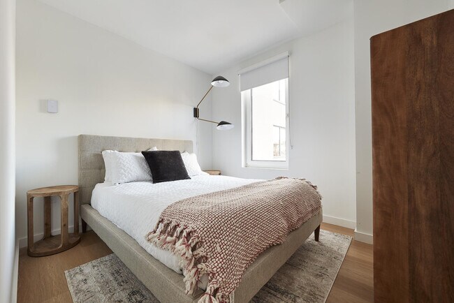 Building Photo - 1b Marshall Dr