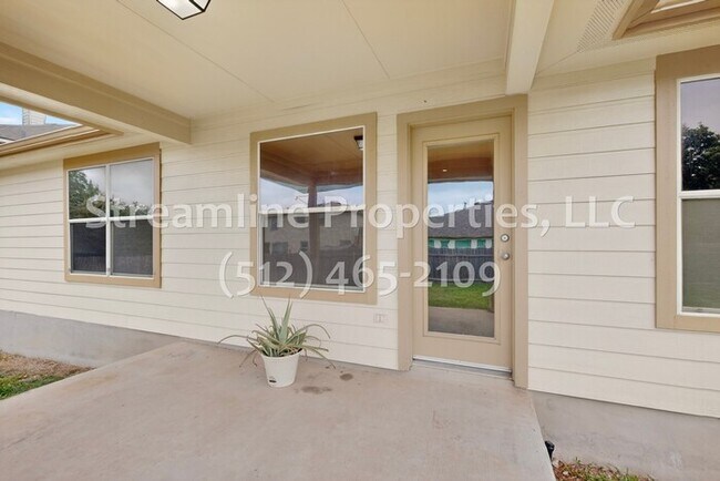 Building Photo - Spacious 4 Bedroom, 2 Bath - Open Layout!