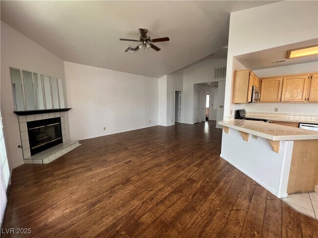 Building Photo - 8301 Boseck Dr