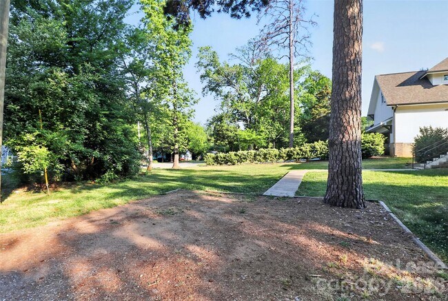 Building Photo - 3441 Commonwealth Ave