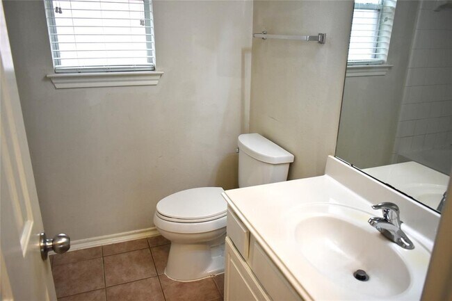Building Photo - 18314 Manorcliff Ln