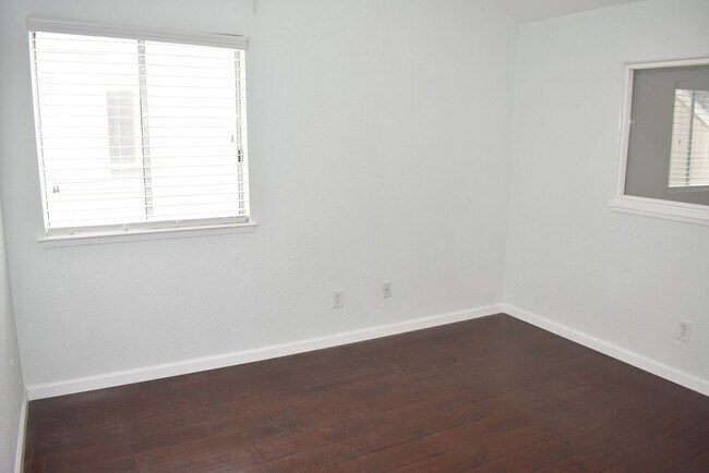 Building Photo - 1019 Dornajo Way