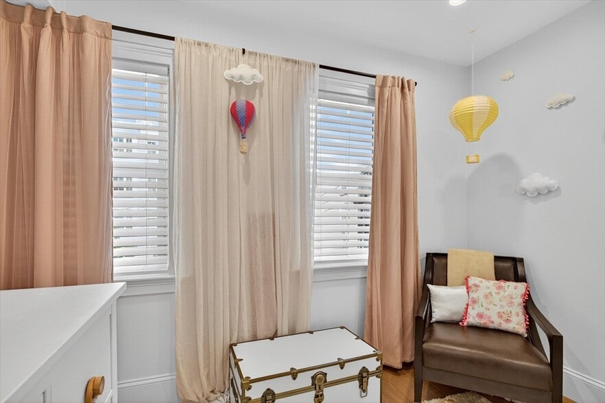 Building Photo - 7 Bell Ct