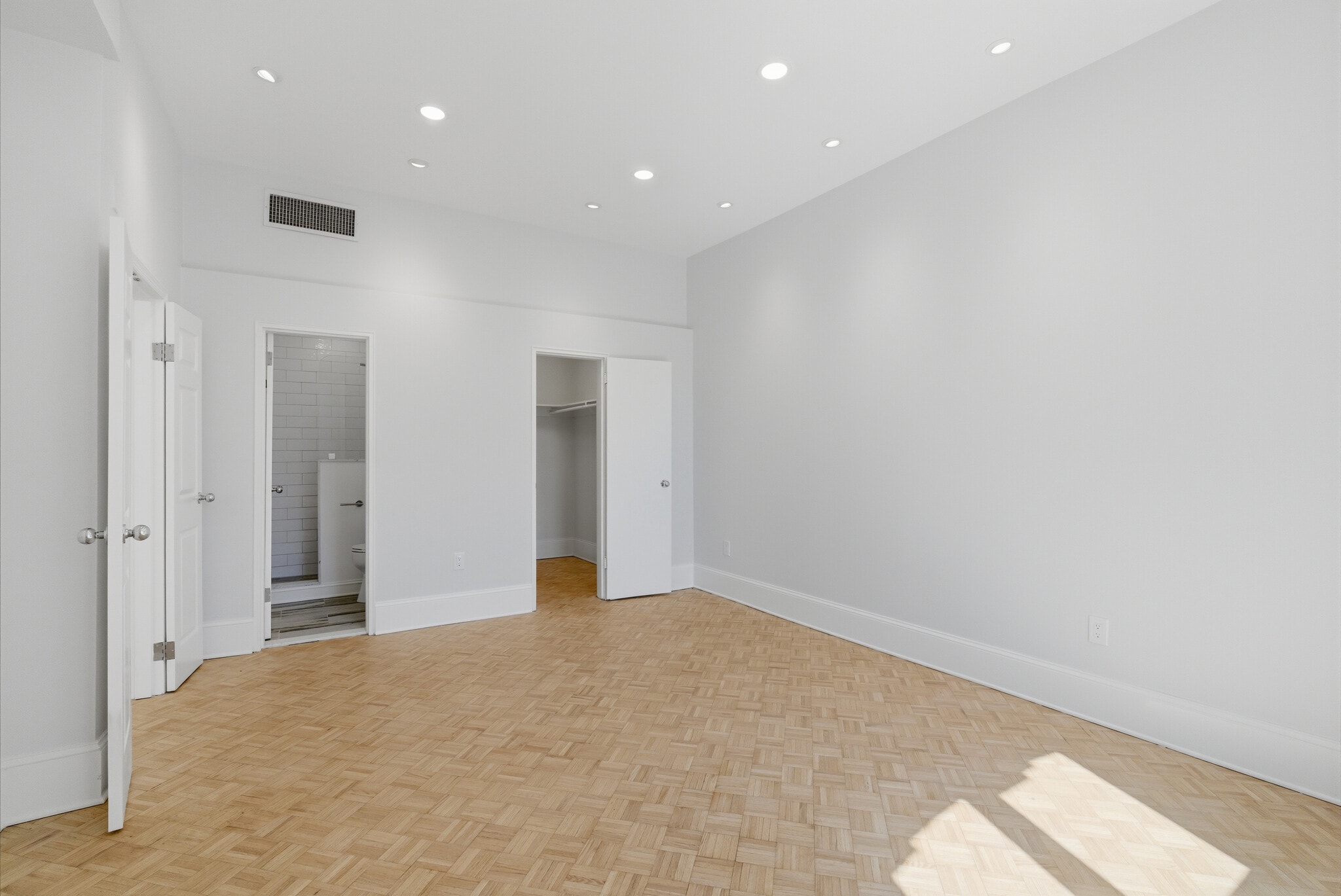 Building Photo - 1851 Columbia Rd NW