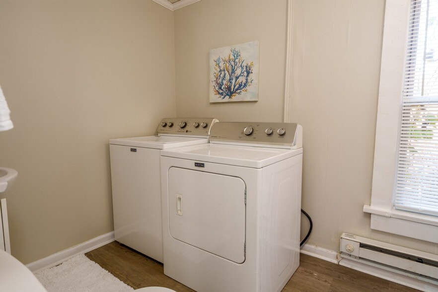 Building Photo - 421 Pennsylvania Ave