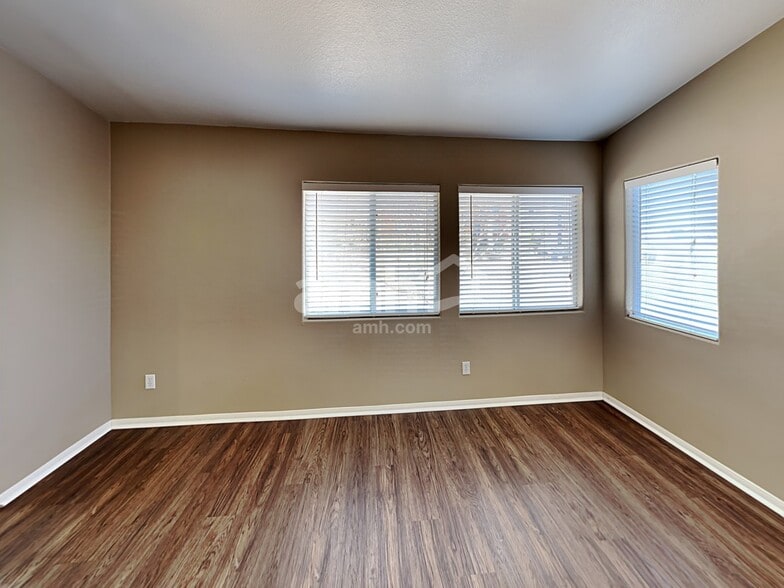 Building Photo - 7947 Dexter Falls St