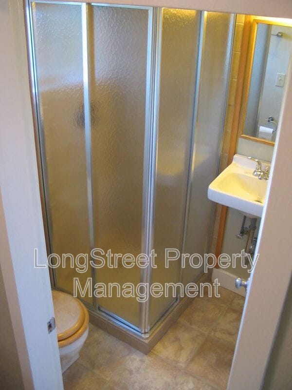 Building Photo - 3140 NW Grant Ave