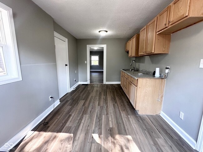 Building Photo - 2921 E Brookside Ave