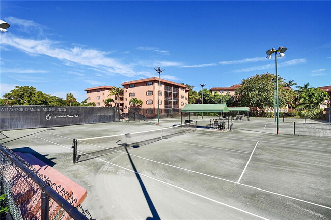 Building Photo - 660 Tennis Club Dr