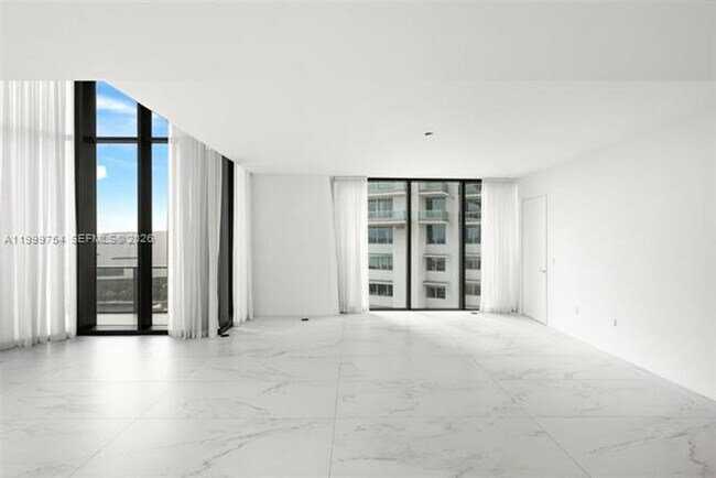 Building Photo - 1000 Biscayne Blvd