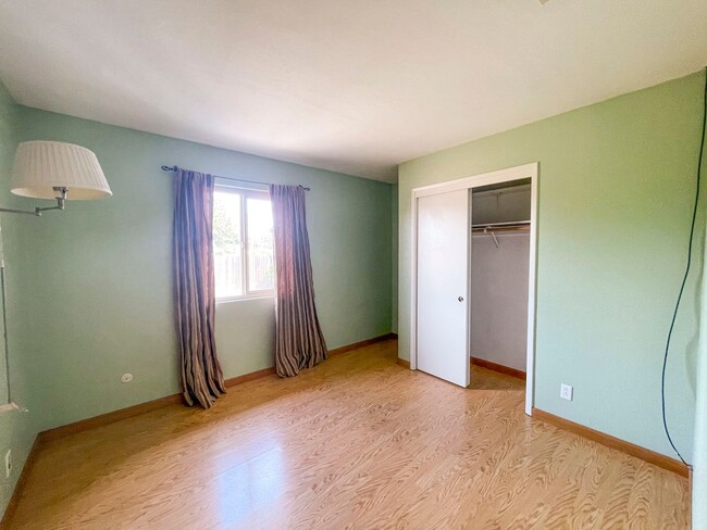 Building Photo - This gorgeous Pine Hills home has a large interior, 2-car garage, and fully-fenced yard!