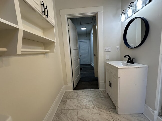 Building Photo - 463 Linden Ave