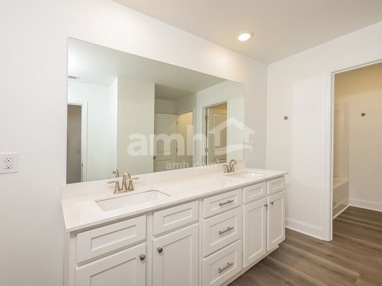 Building Photo - 1539 Aquamarine Dr