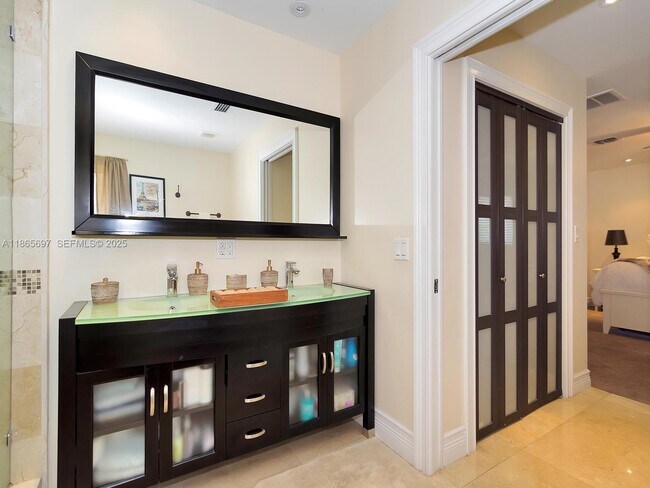 Building Photo - 3141 Hollywood Blvd