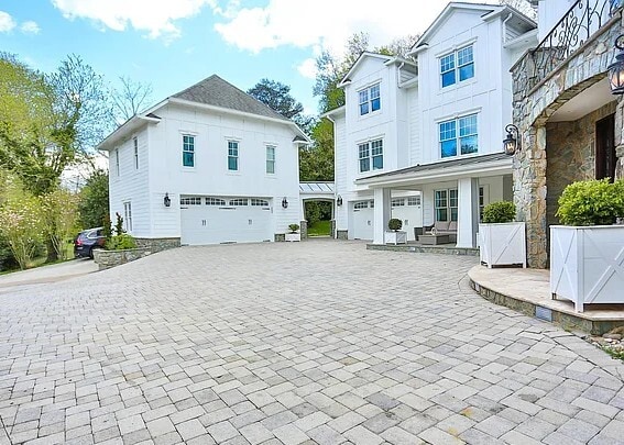 Building Photo - 6329 Linway Terrace