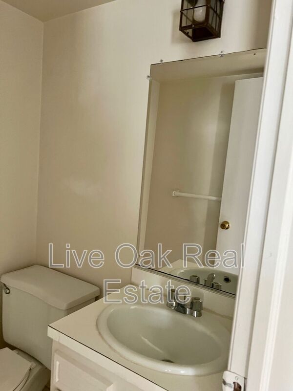 Building Photo - 1317 Cypress Ave