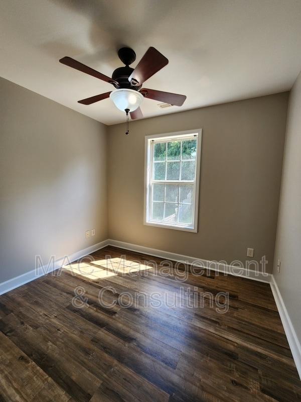 Building Photo - 1028 Nottingham Dr