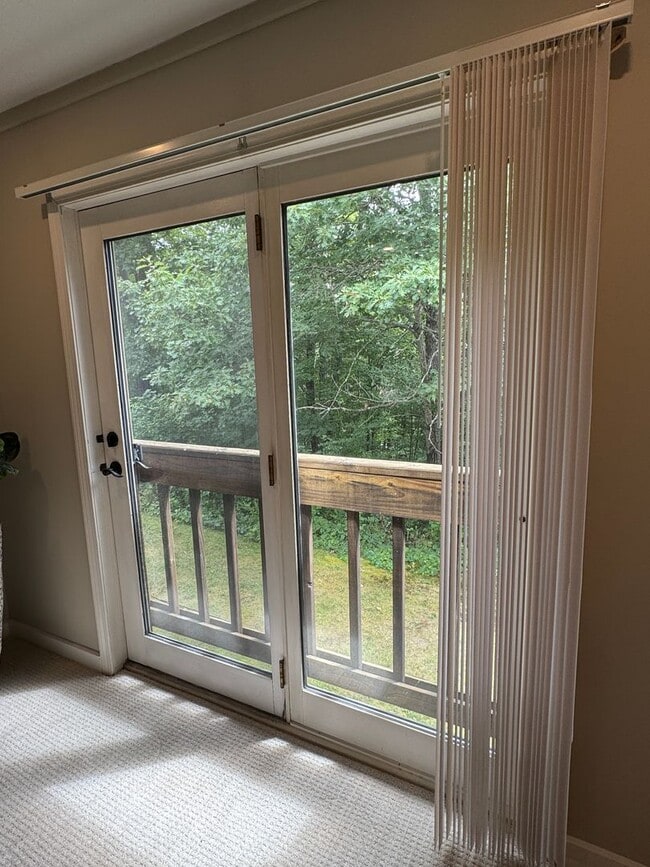 Building Photo - Beautiful One Bedroom Condo - HEAT INCLUDED!!