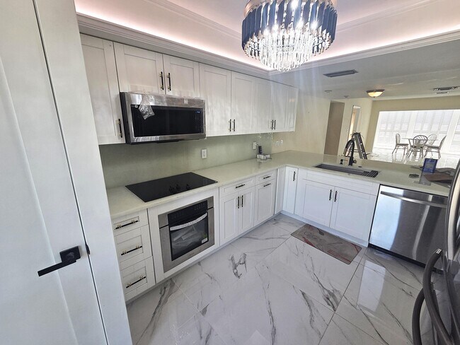 Building Photo - 1731 Presidential Way