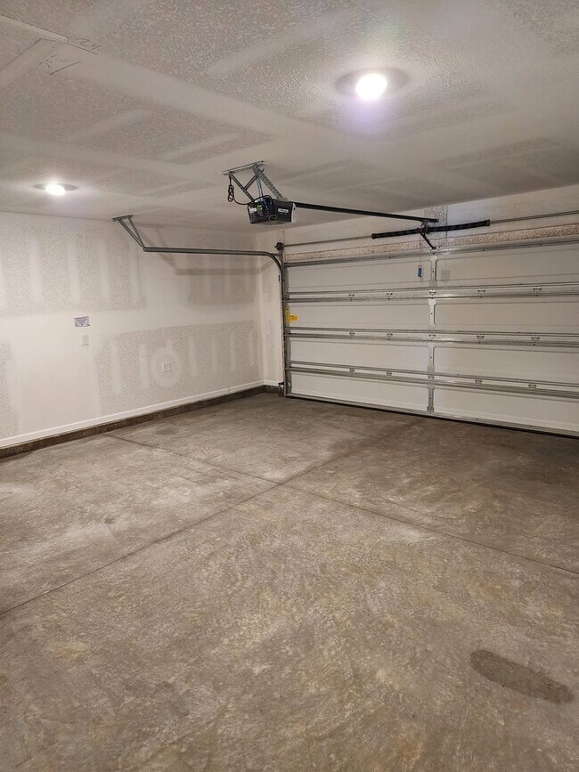 Building Photo - 6541 Slabinski Ln