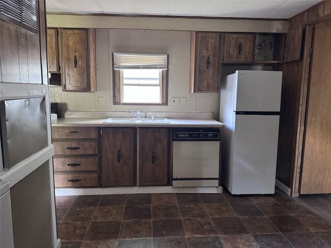 Building Photo - 854 Queenswood St