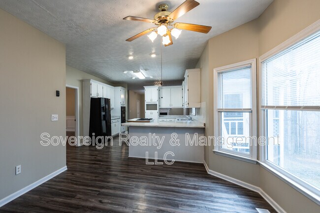 Building Photo - 3213 Southridge