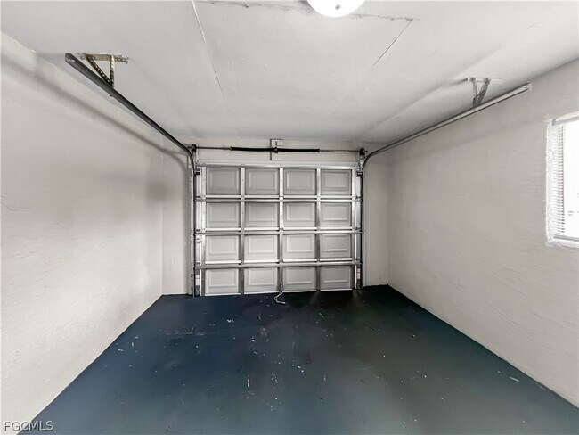 Building Photo - 2704 Owen Ave S